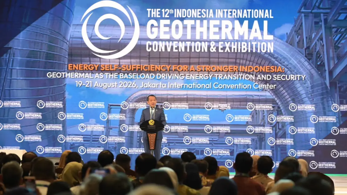 Menteri ESDM, Bahlil Lahadalia dalam sambutannya pada acara Indonesia International Geothermal Convention & Exhibition di Jakarta (19/8) menyampaikan bahwa Pemerintah berkomitmen mendorong terobosan energi bersih, salah satunya panas bumi guna meminimalisir ketergantungan pada energi fosil impor.