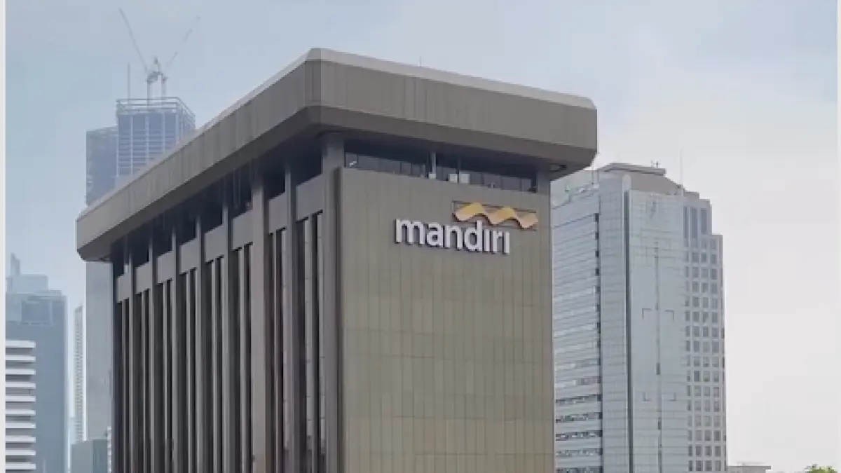 Logo Bank Mandiri di Gedung Thamrin Mendadak Dicopot di Tengah Sorotan Pemblokiran Rekening Aktivis