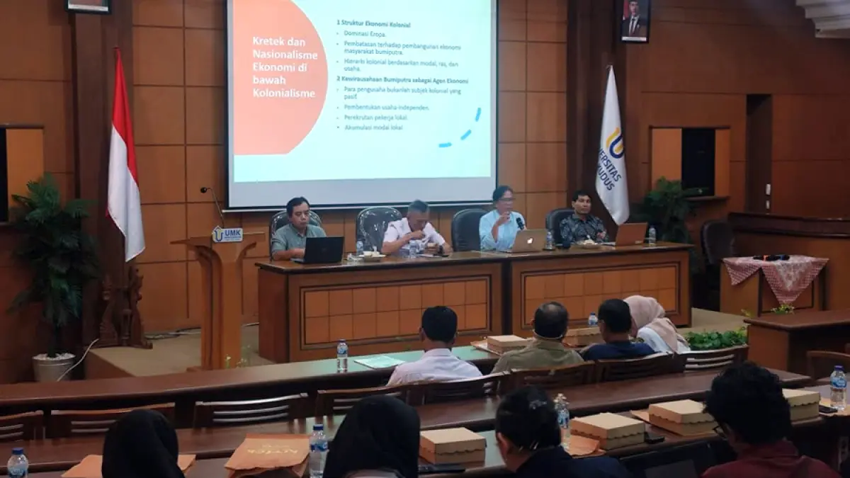 DIKEMBANGKAN: Diskusi tentang Kretek sebagi bagian sejarah dan identitas kebudayaan Indonesia. &nbsp;(GALIH ERLAMBANG W/ Radar Kudus)