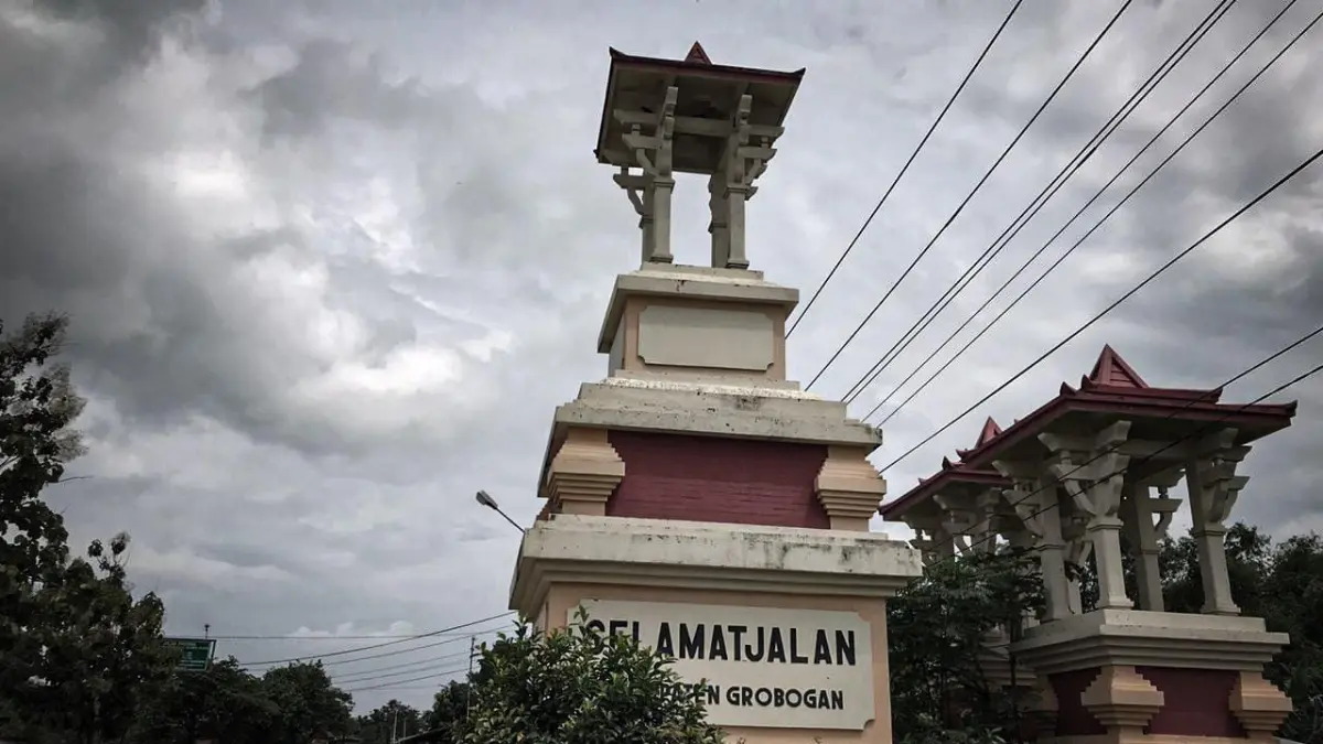 TUGU BATAS KABUPATEN: Salah satu kondisi tugu batas Kabupaten Grobogan-Blora yang ada di Kecamatan Ngaringan.