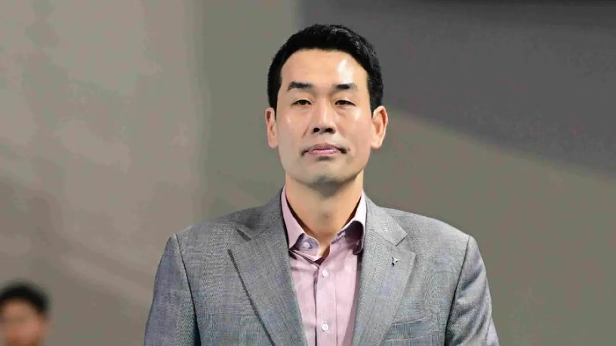 Koo He Jin.