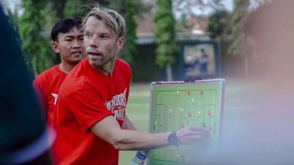 SATSET: Pelatih Kepala Persijap Jepara Juan Cortes saat mendampingi skuad asuhannya dalam sesi latihan. (MO PERSIJAP JEPARA UNTUK RADAR KUDUS)
