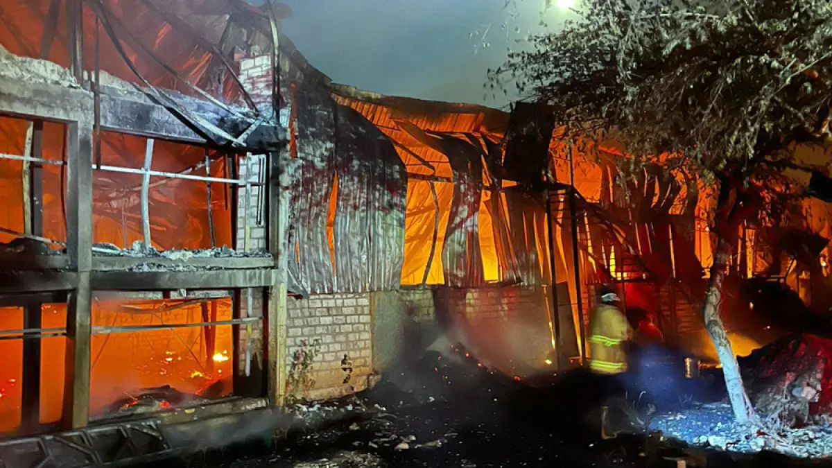 TERPANGGANG: Kondisi kebakaran kandang ayam di desa Waru. (DAMKAR RBG UNTUK RADAR KUDUS)