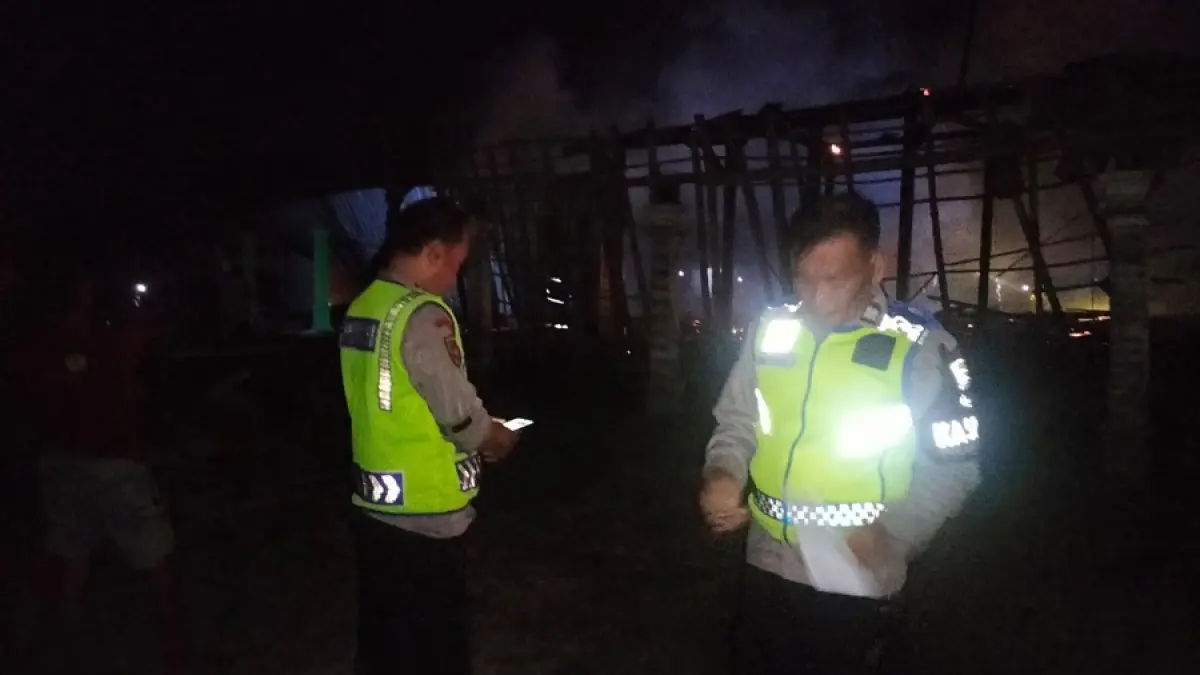 Polisi melakukan olah TKP kebakaran empat rumah warga di Dusun Winong, Desa Ngrandah, Kecamatan Toroh. (Ist)