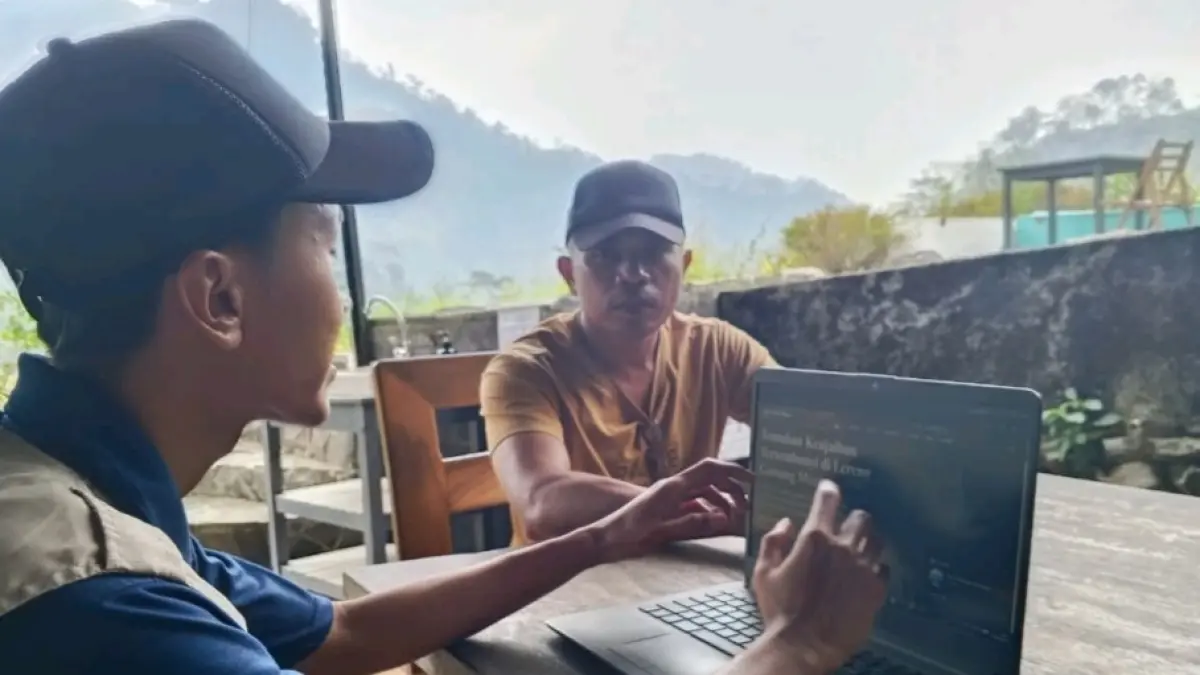 POTENSI: KKN XXI UNISNU Jepara mendampingi Pokdarwis memperkuat Desa Wisata Tempur melalui baliho, papan informasi, QR Code, dan website wisata.