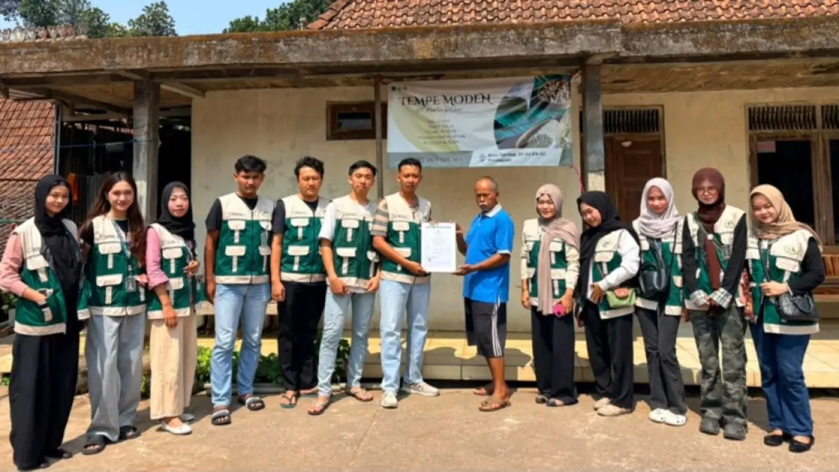 BERDAMPAK: KKN UNISNU Jepara mendampingi UMKM tempe Desa Ngeling hingga berhasil memperoleh sertifikat halal untuk memperkuat legalitas dan kepercayaan konsumen.
