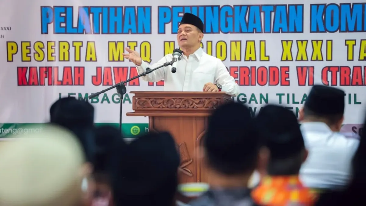 Gubernur Jateng Ahmad Luthfi saat membersamai peserta Pelatihan Peningkatan Kompetensi Calon Peserta MTQ Nasional XXXI di Semarang, Rabu (2/9/2026)