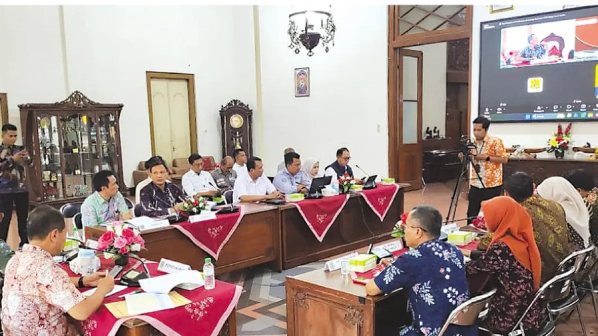 SEGERA DIKEBUT: Rapat koordinasi Pemkab Kudus dengan Kementerian PU untuk pembangunan Stadion Wergu Wetan kemarin. (GALIH ERLAMBANG W/RADAR KUDUS)