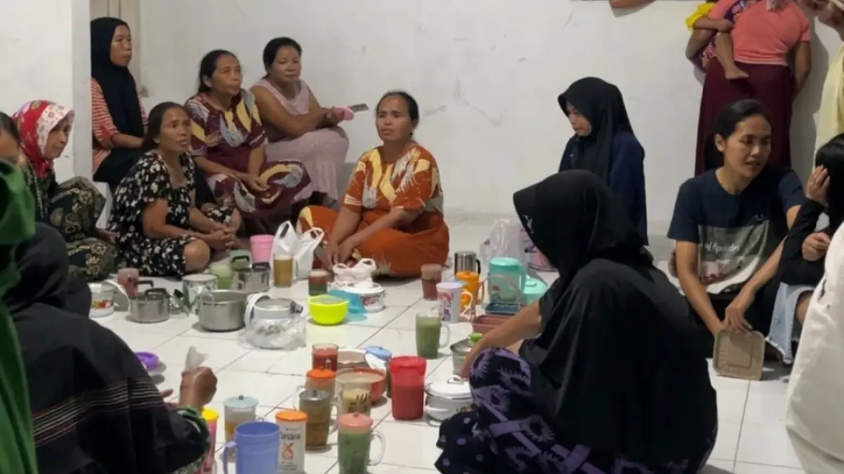 KHIDMAT: Warga Desa Tempur menggelar Bari