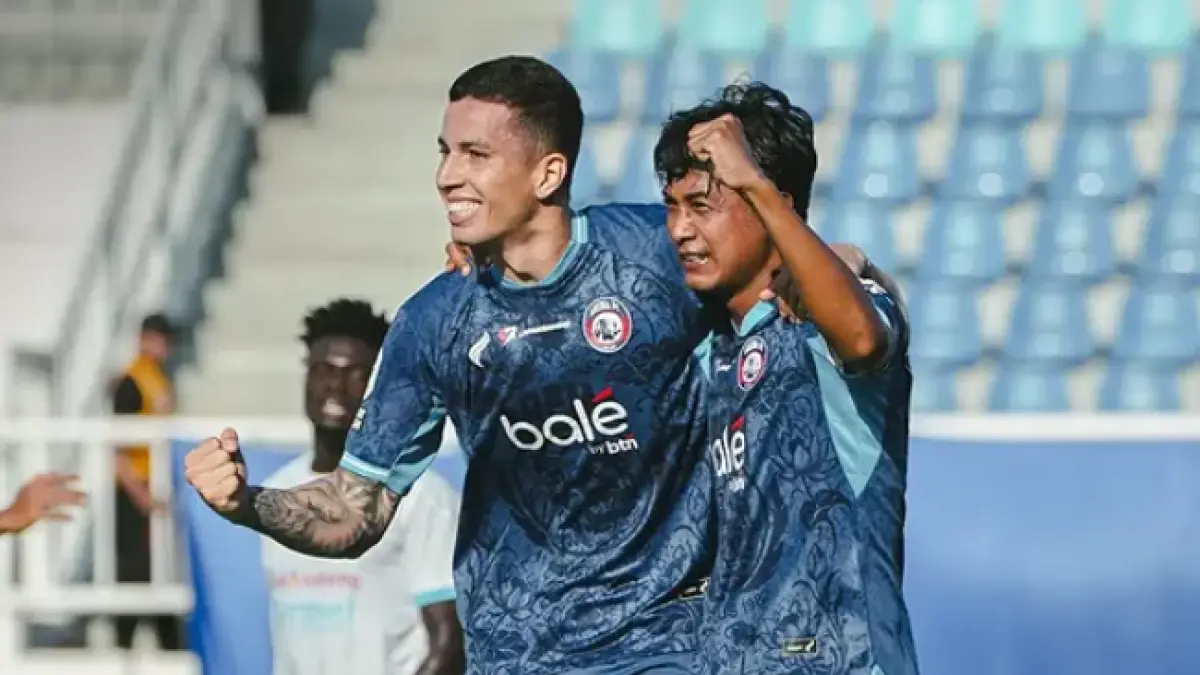 Pemain Arema FC selebrasi setelah mencetak gol ke gawang Isenmulang FC. (Instagram Aremaofficial)