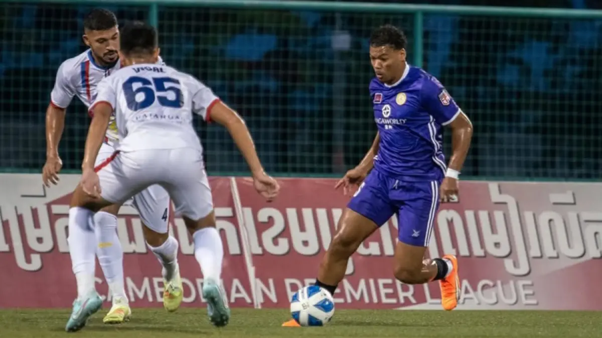 PERKUAT LINI DEPAN: Weyderson Denilson saat membela Nagaworld FC, tim di Kamboja. (INSTAGRAM PERSIJAP JEPARA)
