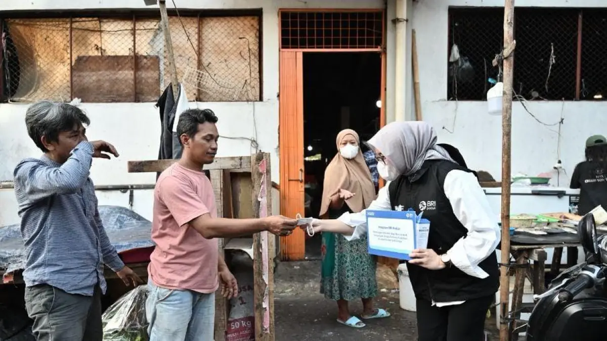 Lindungi Warga dari Abu Vulkanik, BRI Peduli Salurkan Masker dan Vitamin di Jakarta-Lampung.
