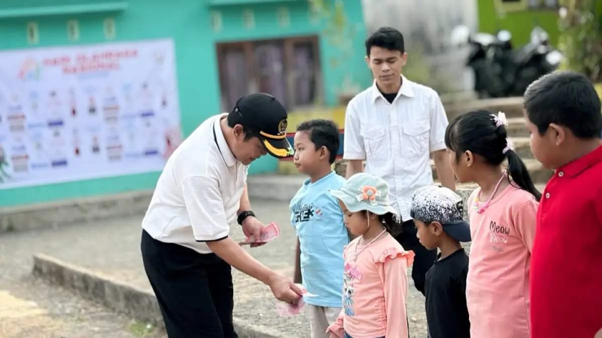 BERKAH: Peringatan Haornas di Pakis Aji Jepara diikuti sekitar 400 guru dari 26 sekolah. Enam sekolah mendapat bantuan sarana olahraga dari Ketua DPRD Jepara Agus Sutisna.
