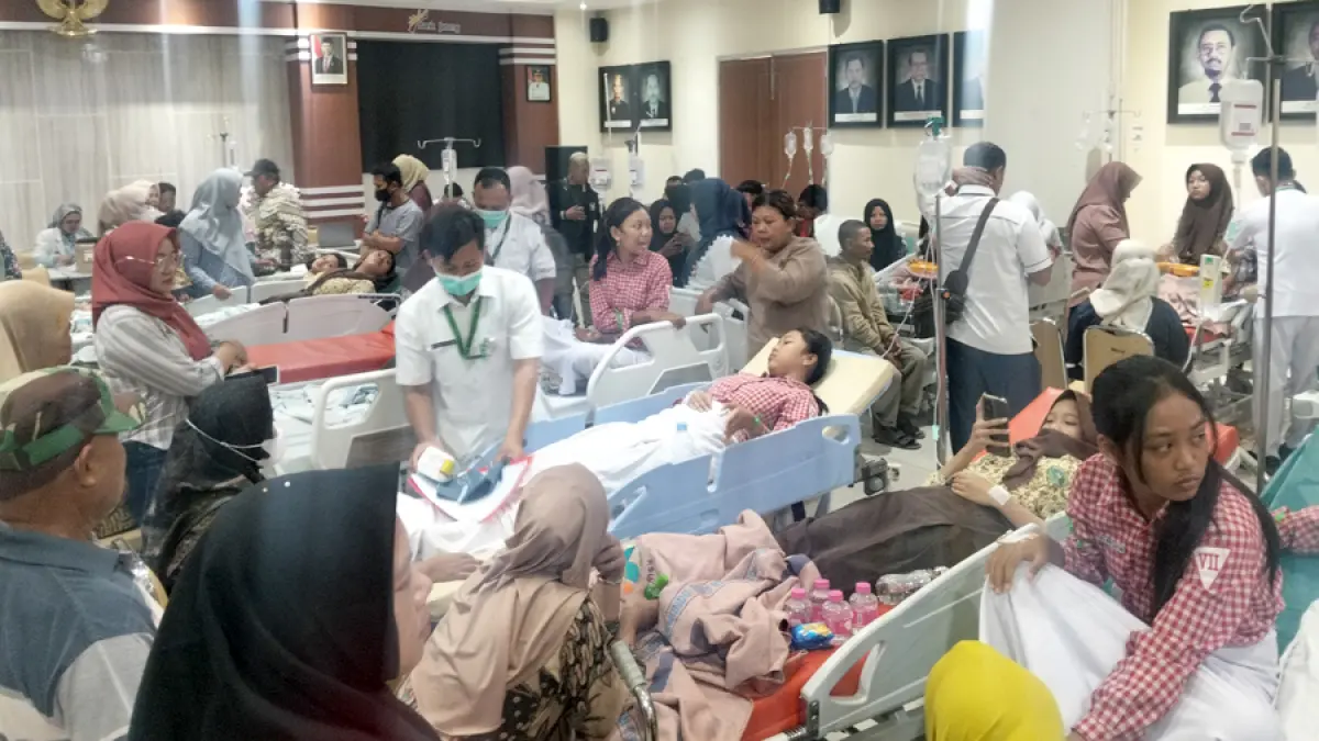SAKIT: Puluhan siswa dirawat di RSUD Soewondo pada Rabu (9/9). (ANDRE FAIDHIL FALAH/RADAR KUDUS)