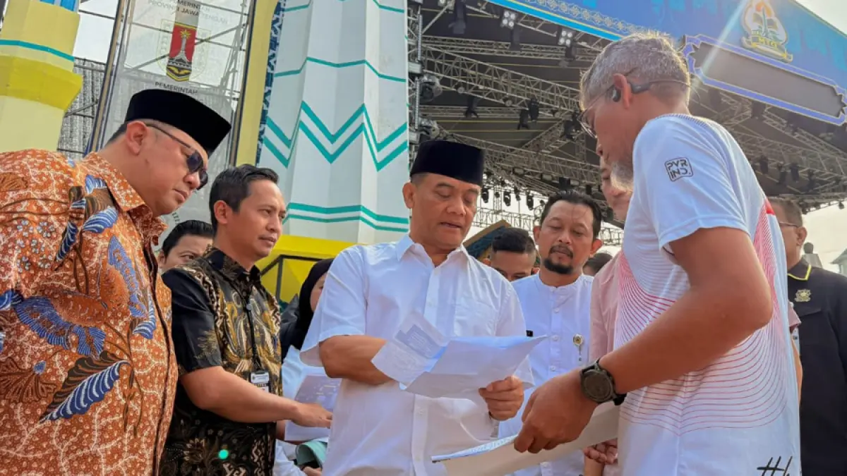 Gubernur Jateng Ahmad Luthfi Luthfi saat mengecek kesiapan lokasi pembukaan gelaran MTQ nasional XXXI di Lapangan Pancasila Simpanglima, Semarang.
