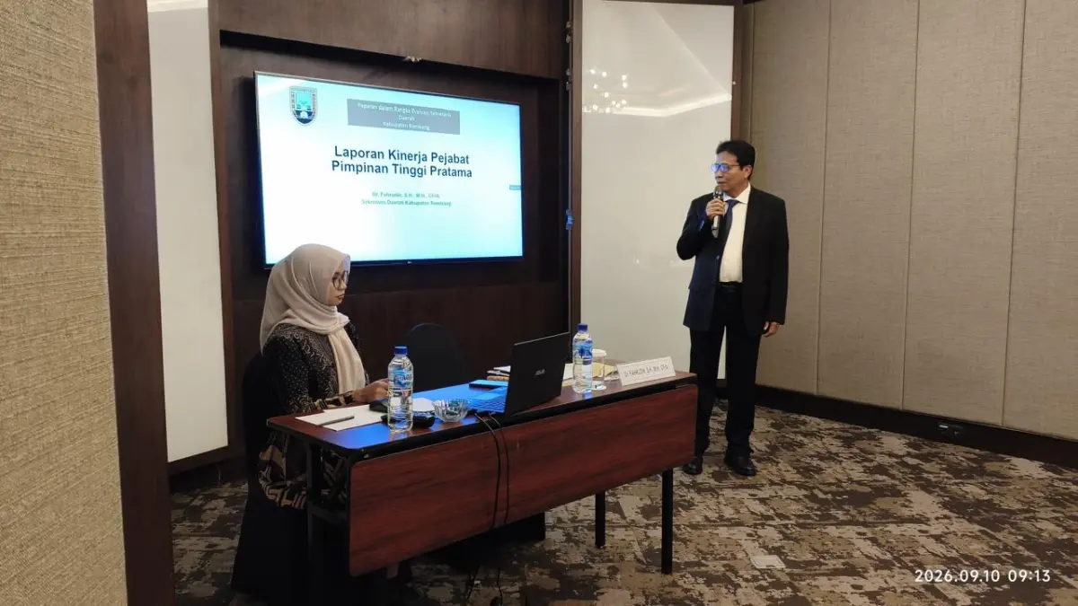 ISTIMEWA/RADAR KUDUS
EVALUASI: Sekda Rembang Fahrudin saat mengikuti evaluasi di Hotel Ciputra Semarang kemarin.