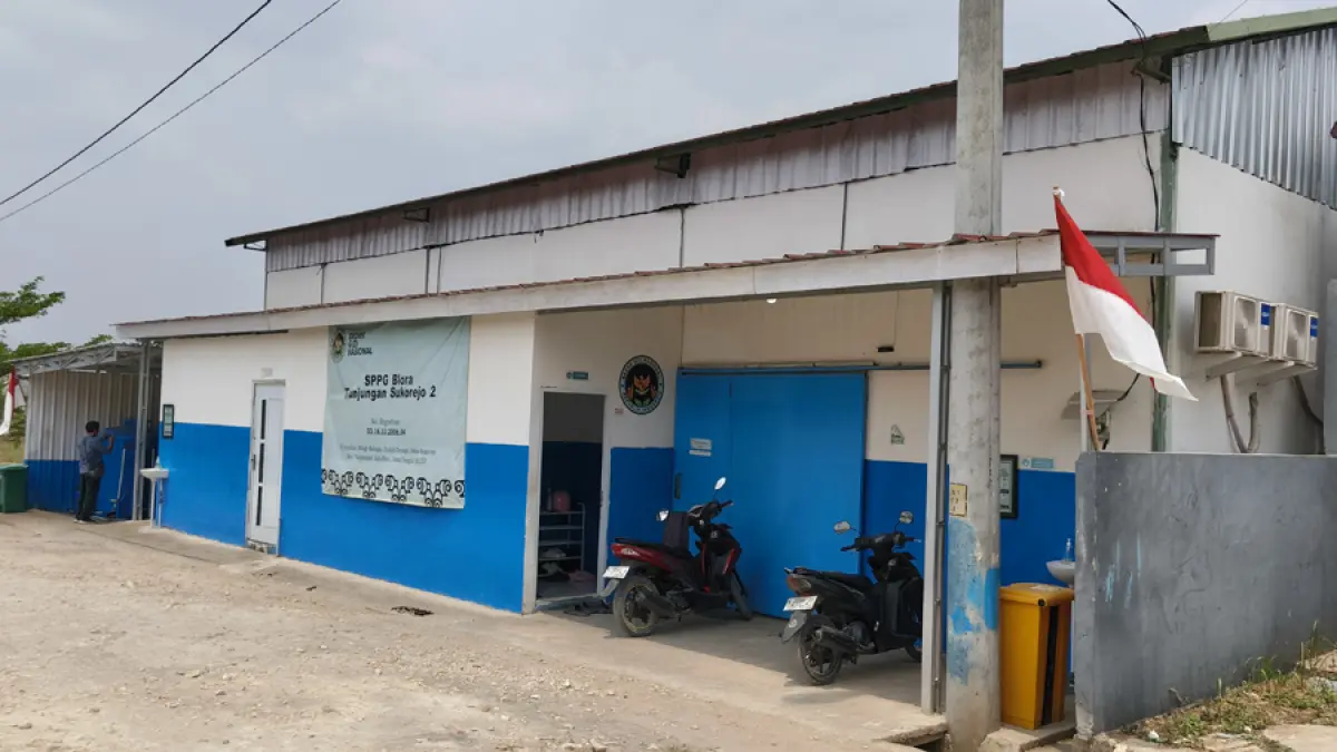 SEPI: Tampak depan kondisi SPPG Sukorejo 2 yang sepi saat dikenakan suspend. (ARIF FAKHRIAN KHALIM/RADAR KUDUS)
