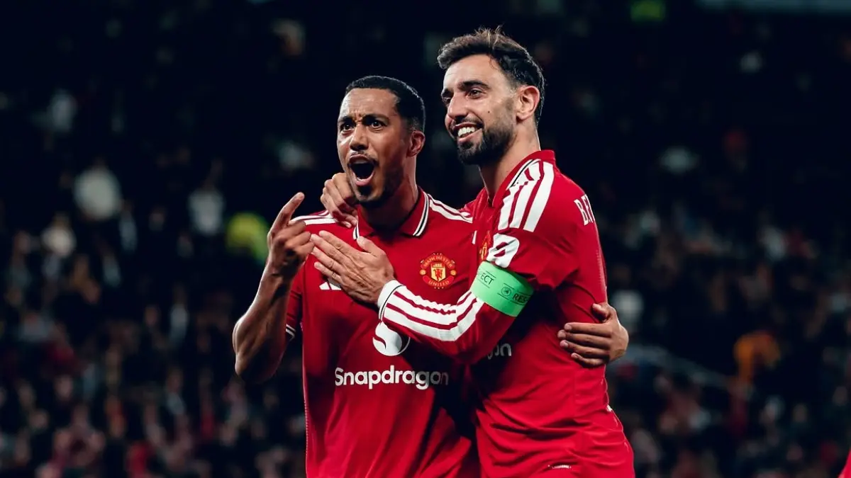 Youri Tielemans dan Bruno Fernandes saat MU Kembali ke Liga Champions dengan Ganas, Sabah Dihantam 4-0 di Old Trafford. (Instagram Manchester United)