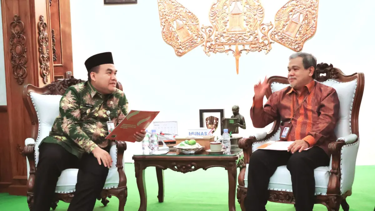 AUDIENSI : Bupati Blora Arief Rohman (kiri) dan Kepala BPS Jateng Ali Said (kanan) membahas tentang pertumbuhan ekonomi warga dan desil di Kabupaten Blora