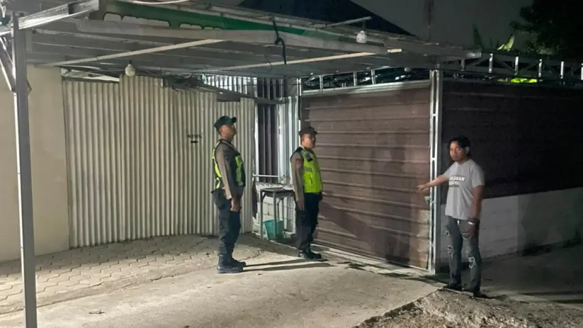 OLAH TKP: Polsek Tegowanu saat olah TKP di warung mie ayam Tegowanu.