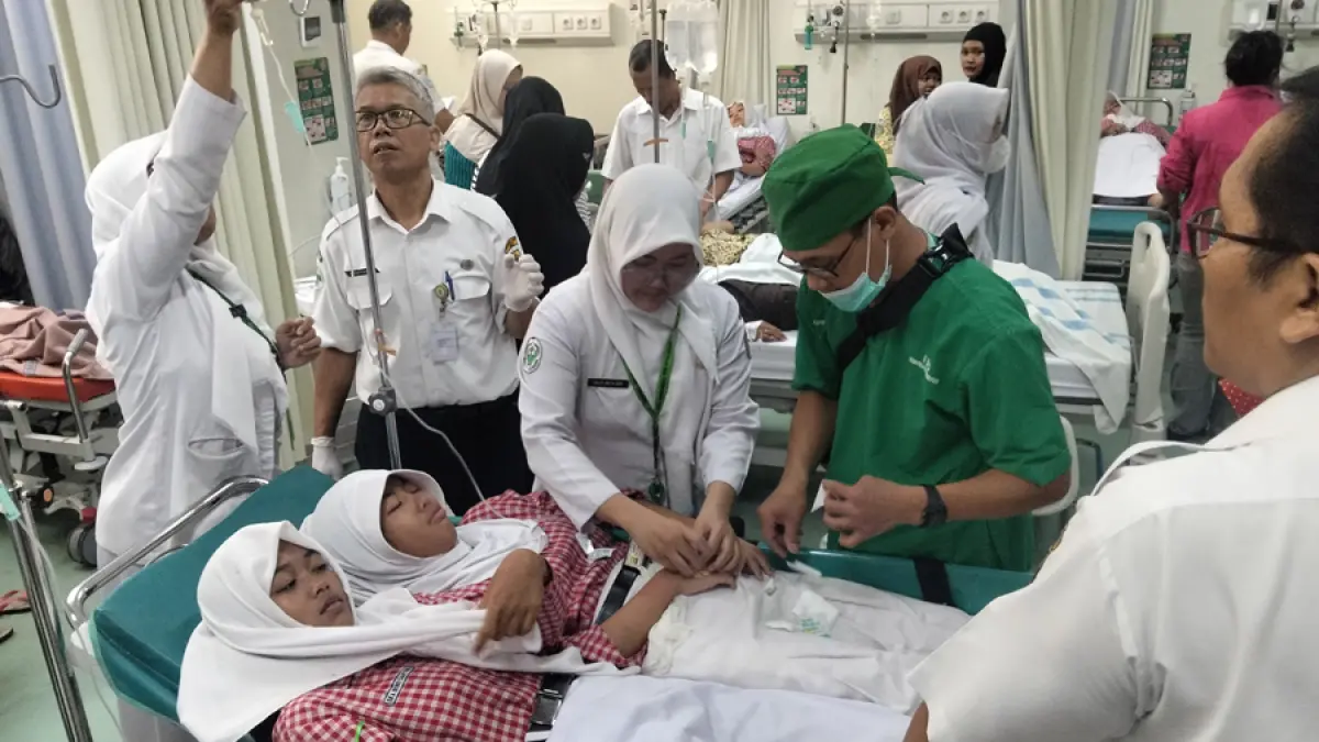 SAKIT: Siswa keracunan MBG dirawat di RSUD Soewondo belum lama ini. (ANDRE FAIDHIL FALAH/RADAR KUDUS)