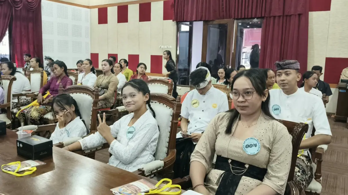 ANTUSIAS: Para peserta Utsawa Dharma Gita mengikuti kegiatan pada Minggu (13/9). (PHDI UNTUK RADAR KUDUS)
