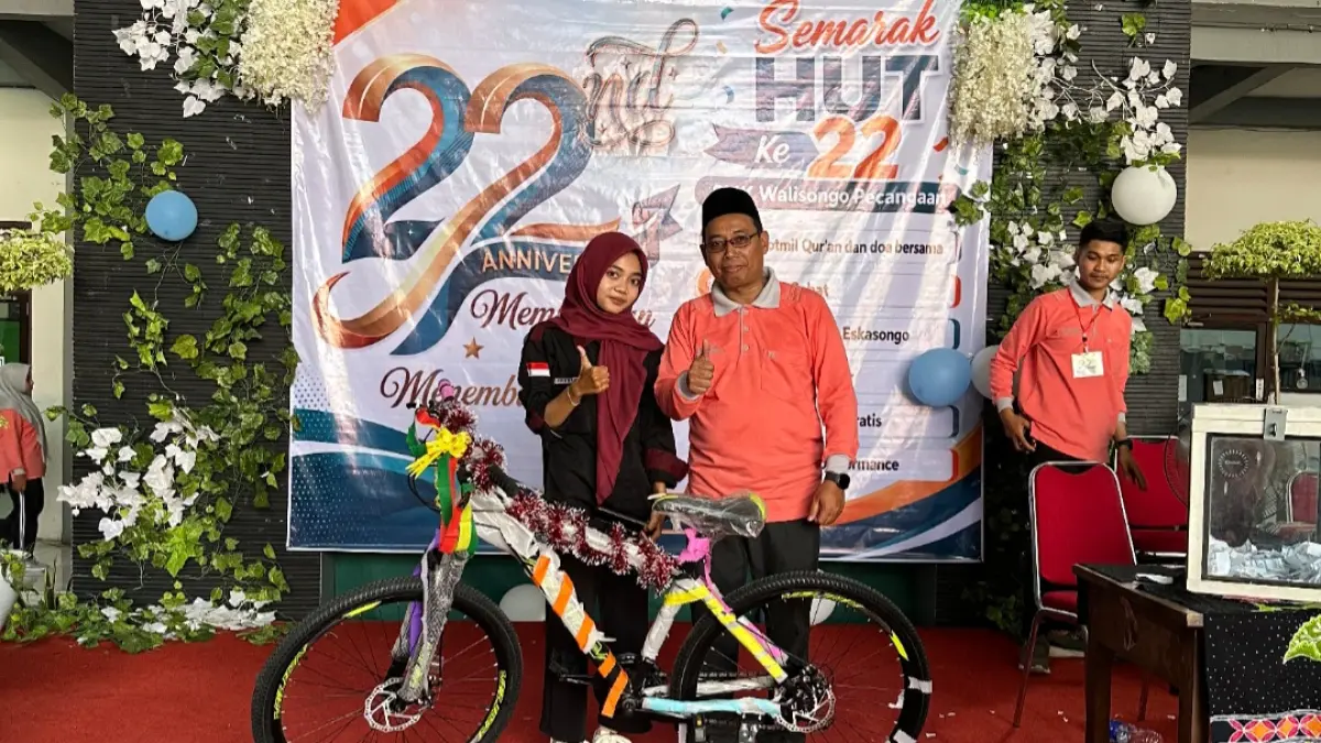 BERUNTUNG: Proses pembagian doorprize
