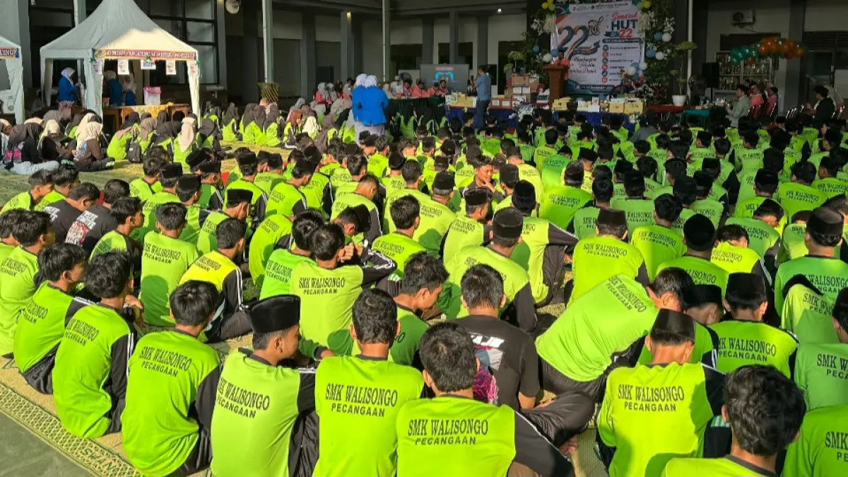 PENUH SEMANGAT: Para siswa mengikuti peringatan HUT ke-22 SMK Walisongo Pecangaan Jepara.