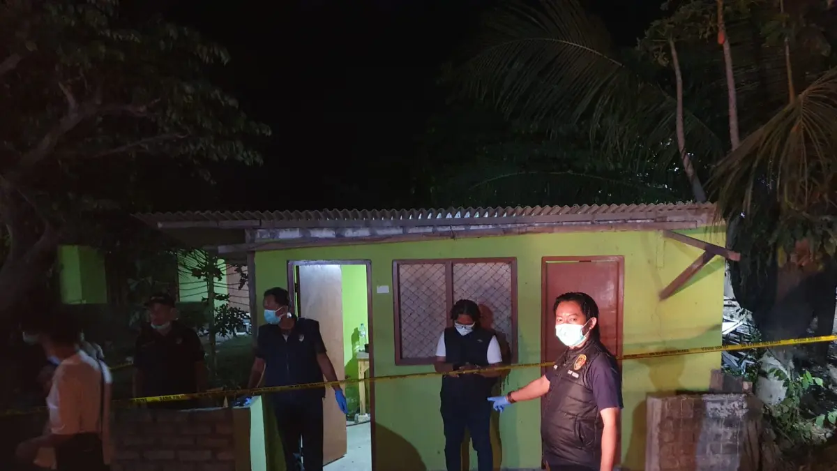 ISTIMEWA/RADAR KUDUS
OLAH TKP: Petugas kepolisian melakukan olah TKP di tempat Guntur ditemukan meninggal dunia.