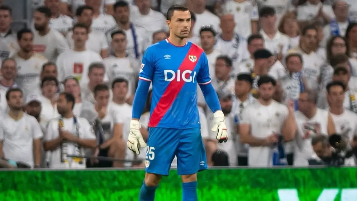 Emil Audero - Kiper Rayo Valecano dan juga kiper timnas Indonesia.