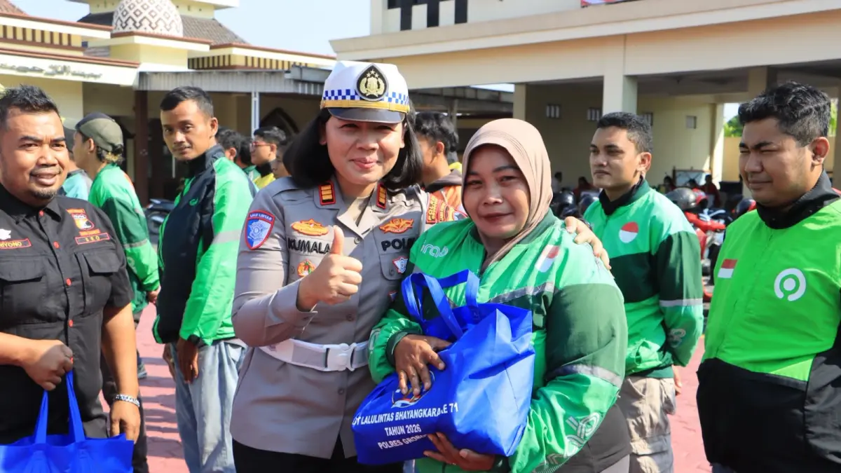 KAMTIBMAS: Ojol Grobogan saat mengikuti apel Kamtibmas bareng Satlantas Grobogan.