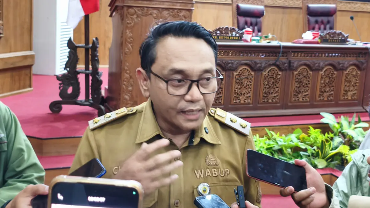 Plt Bupati Pati Risma Ardhi Chandra memaparkan alasan kebijakannya menanggung biaya pengobatan korban keracunan MBG. (ACHMAD ULIL ALBAB/RADAR KUDUS)