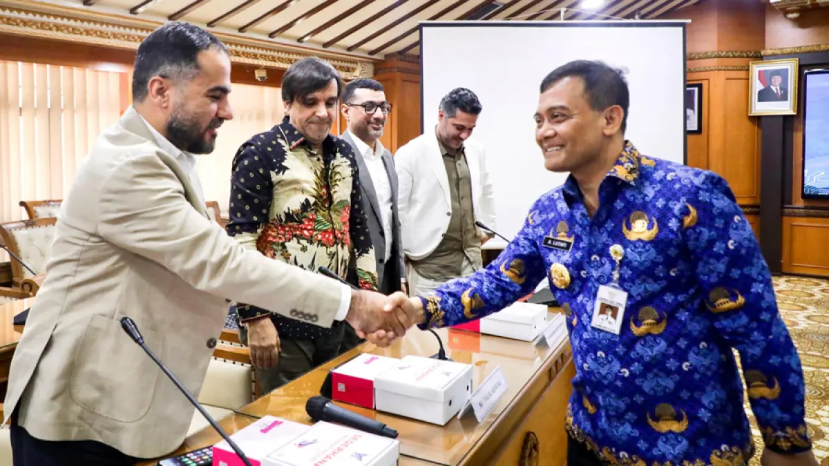 Gubernur Jawa Tengah Ahmad Luthfi menyambut kedatangan investor asal Dubai, Uni Emirat Arab di Ruang Rapat Lantai 2 Kantor Gubernur Jateng.