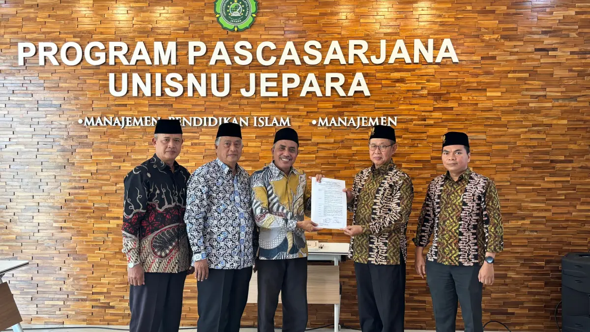 SARPRAS: Penyerahan mobil baru secara simbolis dilakukan Ketua Yaptinu Jepara Prof. Dr. H. Shodiq Abdullah, M.Ag., kepada Rektor UNISNU Jepara.