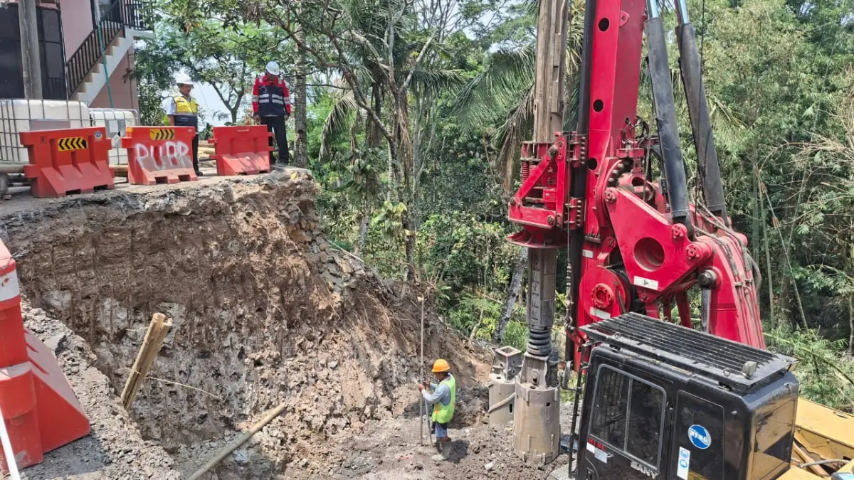 SERIUS: Pemprov Jateng menangani titik krusial di Jalan Colo Kudus bahkan dirancang dengan model semi flyover atau jembatan khusus guna mengantisipasi struktur tanah yang labil.