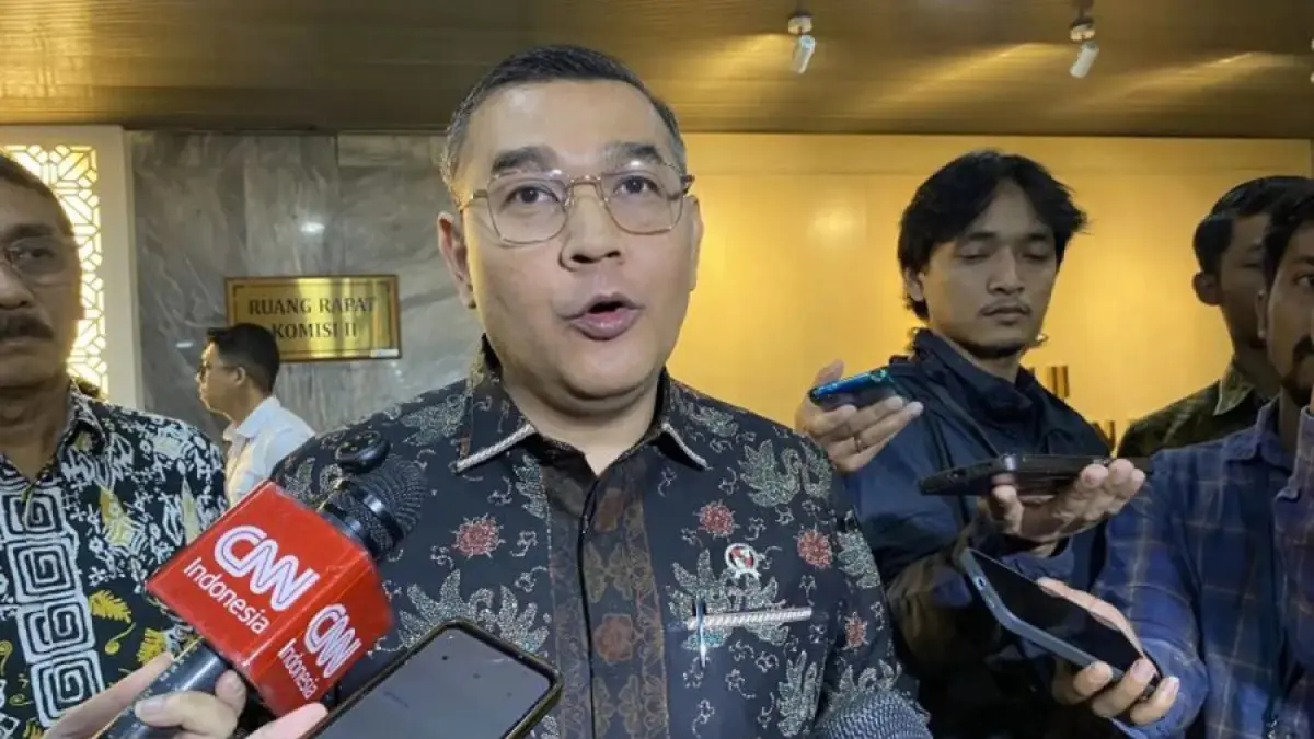 Wakil Menteri Agraria dan Tata Ruang/Wakil Kepala Badan Pertanahan Nasional Ossy Dermawan menjawab pertanyaan pers di kompleks parlemen, Jakarta, Rabu (16/9/2026). ANTARA/Fath Putra Mulya