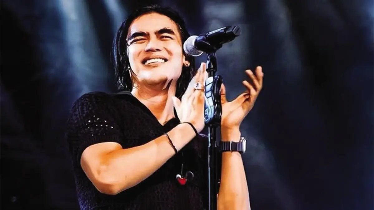 MERIAHKAN: Vokalis Setia Band Charly Van Houten bakal menghibur saat momen Hari Jadi Kudus pada 26 September di Alun-alun Kudus. (IG CHARLY VAN HOUTEN UNTUK RADAR KUDUS)