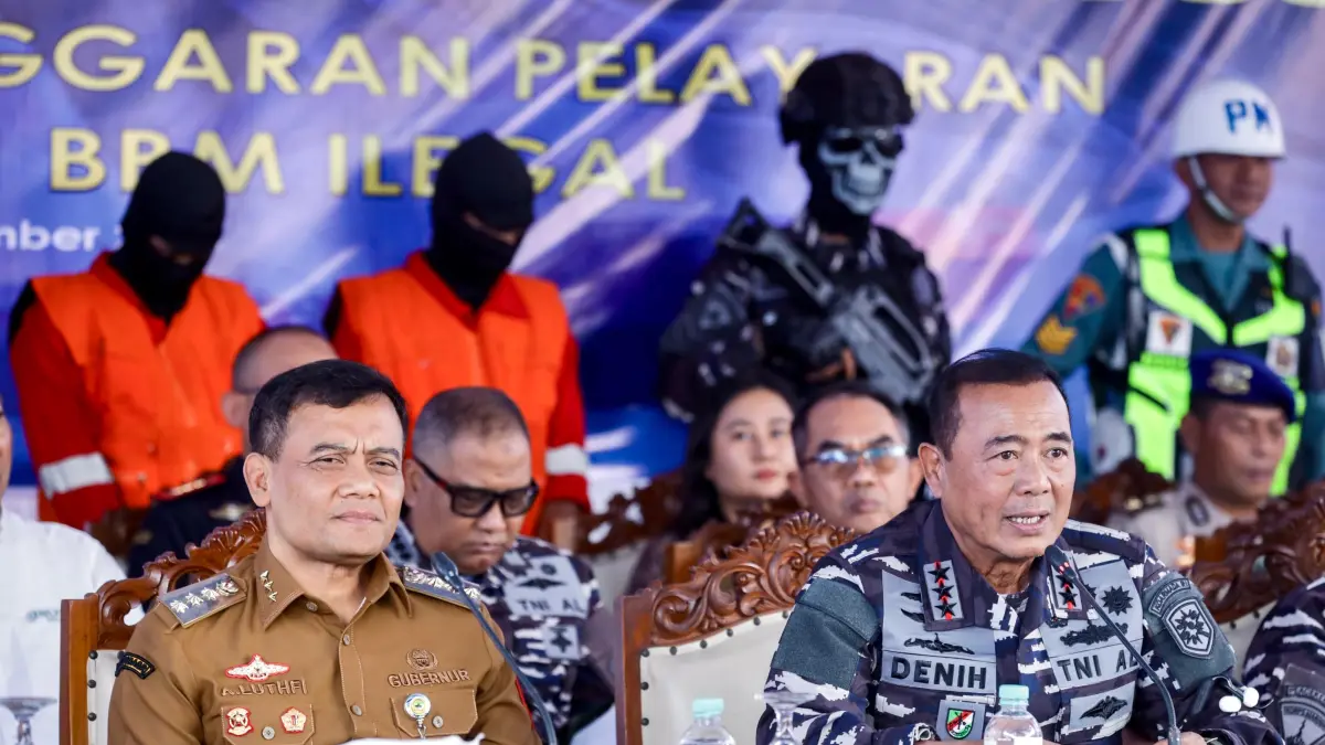 MANTAB: Gubernur Jateng Ahmad Luthfi saat ikut press confrence terkait penangkapan solar ilegal.