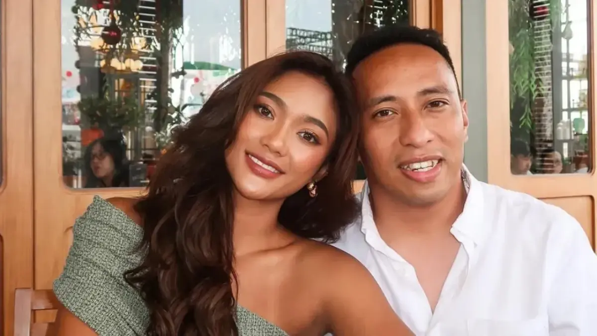 Marion Jola Resmi Dilamar Dennis Talakua di Candi Prambanan Usai 5 Tahun Pacaran dan Beda 15 Tahun