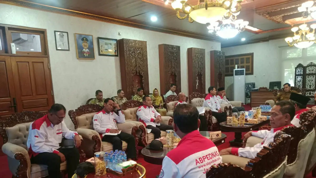 ANTUSIAS: Pengurus ABPEDNAS Jepara saat beraudiensi dengan Bupati Jepara, Senin (21/9). (ABPEDNAS JEPARA UNTUK RADAR KUDUS)