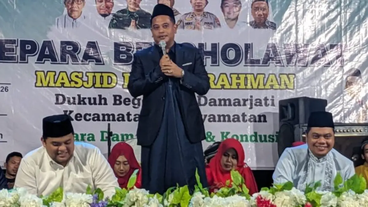 BERKAH: Jepara Berelawat menghadirkan KH. Abdul Majid Gufron dari Jepara untuk memberikan tausiyah serta Group Qosidah Zafira dari Robayan, Kalinyamatan.
