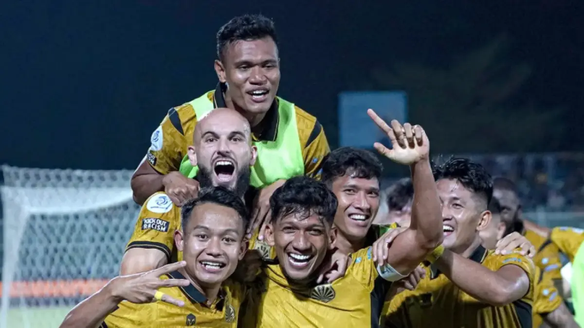 Para pemain Bhayangkara Presisi Lampung FC selebrasi setelah gol. (Instagram bhayangkarafc)