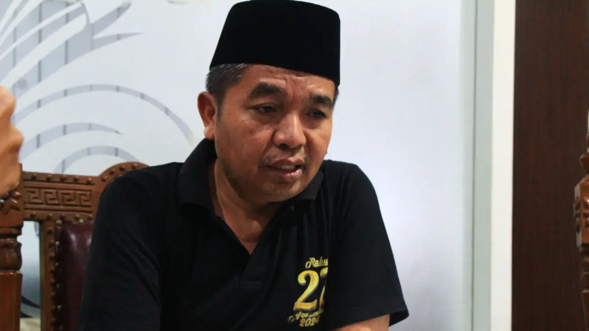 WISNU AJI/RADAR KUDUS 
BERI KETERANGAN: Ketua DPRD Rembang  Abdul Rouf memberikan keterangan termait dugaan Skandal WD, Senin (21/9).