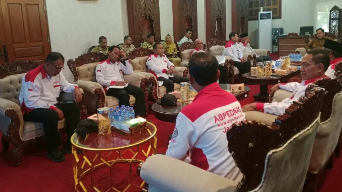 ANTUSIAS: Pengurus ABPEDNAS Jepara saat beraudiensi dengan Bupati Jepara, Senin (21/9). (ABPEDNAS JEPARA UNTUK RADAR KUDUS)