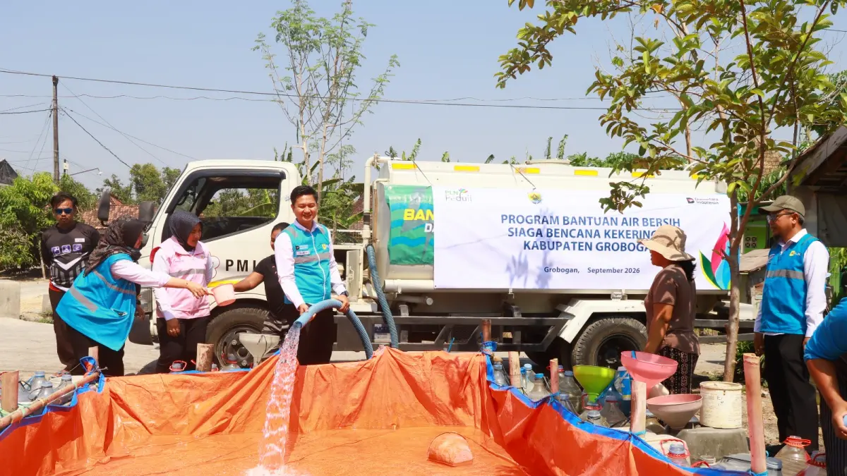 DROPING AIR BERSIH – PLN UP3 Grobogan bersama BPBD dan PMI Grobogan lakukan droping air bersih di wilayah Kabupaten Grobogan.