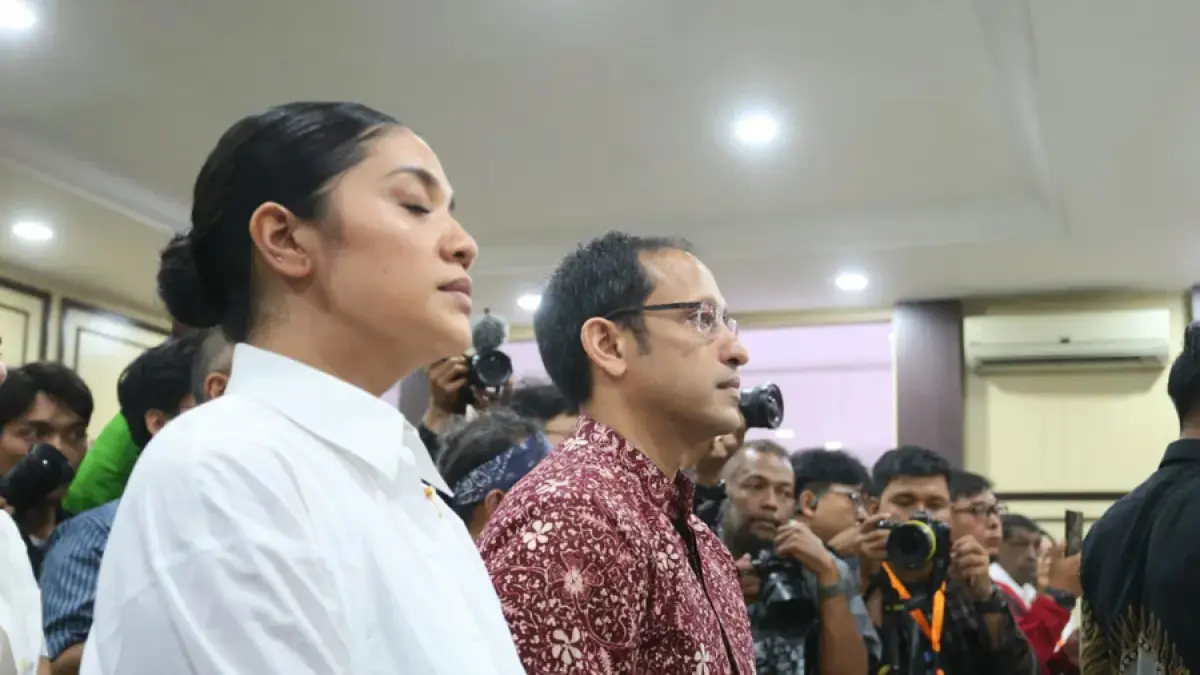 Mantan Menteri Pendidikan Kebudayaan Riset dan Teknologi sekaligus terdakwa kasus korupsi pengadaan Chromebook Nadiem Anwar Makarim bersama istrinya Franka Karim usai mengikuti sidang di Pengadilan Tinggi, Jakarta, Selasa (24/6/2026). (Dery Ridwansah/ JawaPos.com)