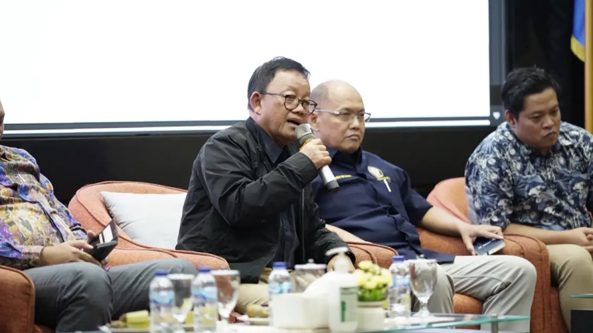 Wakil Ketua Komisi XII DPR RI, Sugeng Suparwoto pada Dialog Stakeholder Panas Bumi Gunung Ungaran di Universitas Diponegoro (Undip), Semarang mengatakan pengembangan pembangkit Panas Bumi bukan lagi sekadar pilihan, melainkan keharusan yang tidak bisa ditunda.