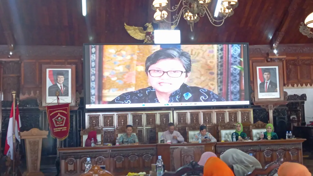 SEMINAR: Wakil Ketua MPR RI Lestari Moerdijat atau Bu Rerie mendukung upaya pelestarian budaya, pengantin khas Jepara.