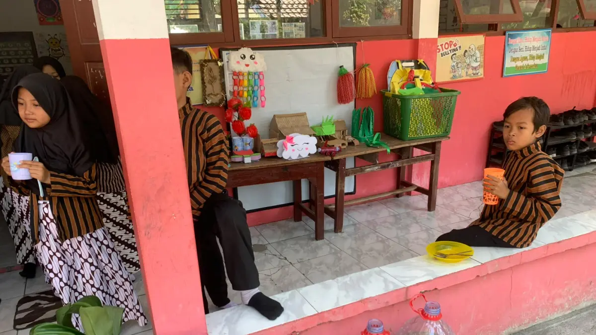 LINGKUNGAN: Budidaya ternak lele hingga pembiasaan membawa wadah makan dan minum di sekolah diterapkan di SDN 4 Depok, Toroh, Grobogan.