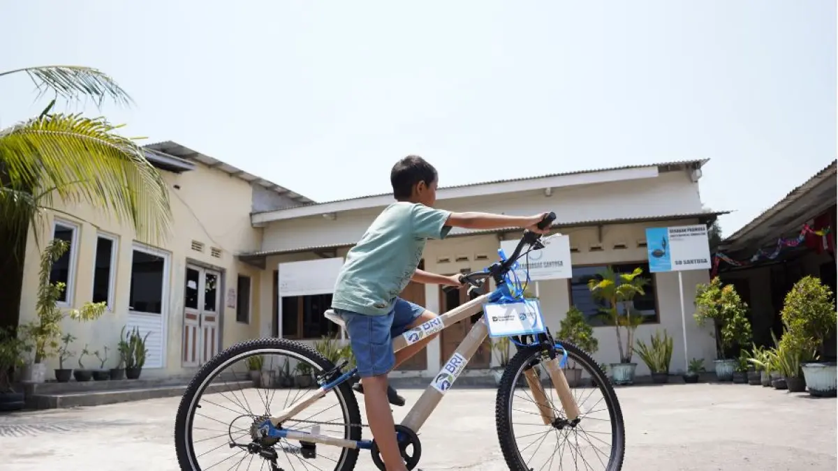PEDULI: Program Tanggung Jawab Sosial dan Lingkungan (TJSL) BRI mendukung bidang pendidikan melalui bantuan bagi siswa SD Barunawati, Kota Semarang.